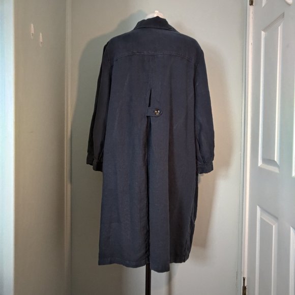 cut.loose Coat - Picture 3 of 5